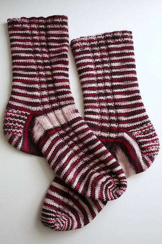 Two Needles Seamless Lace Knit Socks Free Pattern · Crazy Hands
